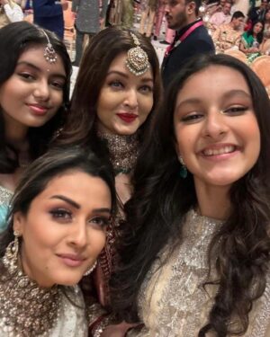Sitara Ghattamaneni Instagram - A starry celebration 🫶✨🪩 
A spectacular night with some beautiful people!!!

@sidmalhotra 
@kiaraaliaadvani 
@priyankachopra 
@nickjonas 
@ranveersingh 
@aishwaryaraibachchan_arb 
@radhmerch1610 

#AnantandRadhikaWedding #AmbaniWedding #ARWedding