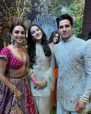 Sitara Ghattamaneni Instagram - A starry celebration 🫶✨🪩 
A spectacular night with some beautiful people!!!

@sidmalhotra 
@kiaraaliaadvani 
@priyankachopra 
@nickjonas 
@ranveersingh 
@aishwaryaraibachchan_arb 
@radhmerch1610 

#AnantandRadhikaWedding #AmbaniWedding #ARWedding