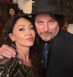 Sofia Milos Instagram - Fabulous Christmas party 2024 , at my friend #suewong custom made moroccan Palazzo. 
Wonderful seimg the usual suspects , share laughs and yummi food in the Christmas spirit of Joy , love, peace and sharing . Had a blast thank you @suewongfashion !
So nice to see so many amazing artist friends again ❤️🎄✨
@devinenews 
@billyzane 
@melissa.niece.smith 
@nigeldalyofficial and Louise 
@wowcreations 
Christ Pitman
@stevecook and Sandra 
@markgonpoint 
@morrisonmaryam @the_eden_magazine_ 
@kova_alexander 
And many more …
Amazing musicians serenading us 

Swipe left ⬅️ for more photos 

#christmasparty #christmas #christmas2024 #dinnerparty #suewong #grateful #losangeles#artist #friends