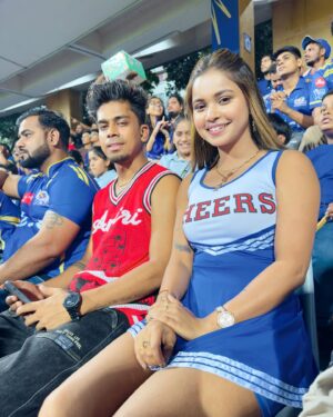 Sona Dey Instagram - Apki Favourite Team Konsi hai?😍

#cricket #viral #explore #post #rcb #mumbai