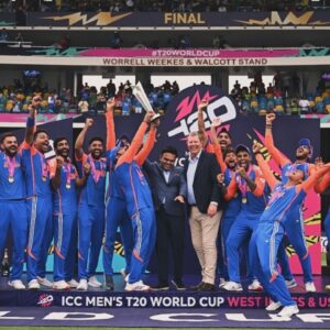 Sona Dey Instagram - Bure waqt me inke sath rehne ka ghamand hai🫰Ant bhala to sab bhala❤️ Chalo jao maaf kiya haters ko😬😄

I love you @hardikpandya93 sir😘
Congratulations team India🇮🇳

#hardikpandya #worldcup #fangirl