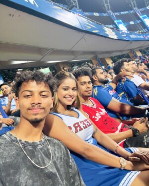Sona Dey Instagram - Apki Favourite Team Konsi hai?😍

#cricket #viral #explore #post #rcb #mumbai