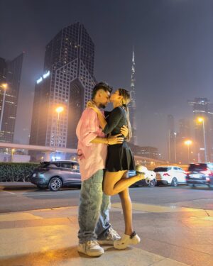 Sona Dey Instagram - Koi Burj Khalifa Dila sakta hai?😍

#dubai #burjkhalifa #sonadey