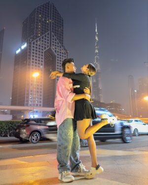 Sona Dey Instagram - Koi Burj Khalifa Dila sakta hai?😍

#dubai #burjkhalifa #sonadey