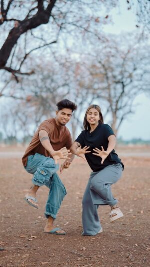 Sona Dey Instagram - Ye konsa language h btao?😄

#dance #viral #reels #explore