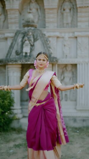 Sona Dey Instagram - Hello South India🌸

Makeup- @priyanshu_makeup_artist.07 
Jewellery- @kolka_2021 
Video - @raghuraj_rj08 

#south #dance #explore #reels #viral