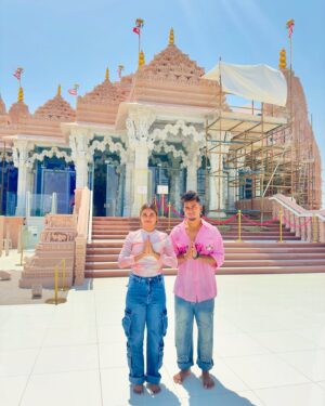 Sona Dey Instagram - Pyaar bane rahega hamesha🛕🕌

#temple #mosque #dubai #abudhabi