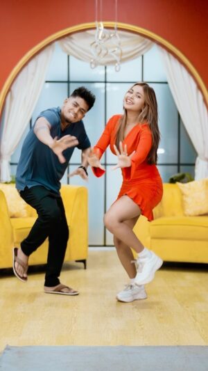 Sona Dey Instagram - Tenge Tenge😂❤️

📸 - @_prince_9211_ 
🎨 - @raja_dey__official 

#dance #reels #explore #viral