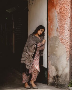 Sona Olickal Instagram - 🕊️

Shot @merin__georg 
Wearing @cafefashion_by_remya_nair