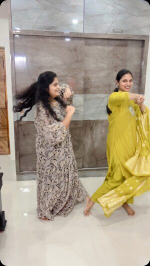 Sravani Varma Samanthapudi Instagram - Oo pillaga venkatesa soodaka pothunavo 🥰🥰
@bangkokpilla @keerthi__shorts @trending @reelsinstagram @reels