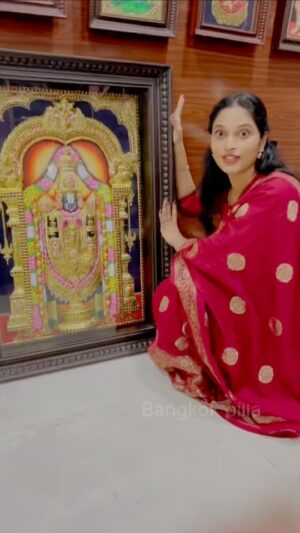 Sravani Varma Samanthapudi Instagram - 🤩Meeku Yevi baga nacchayi??? @sri_gayatri_pooja_stores 
🍎Address:👇
Sri Gayatri Pooja Stores 
Mig 48, Dharmareddy colony, phase 1, beside ICICI bank Road, jntu, kukatpally, hyd
 500072
 📞9182511594
#poojaitems #sravanamasam #bangkokpilla #trending