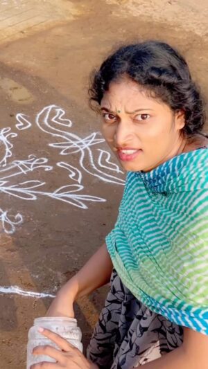 Sravani Varma Samanthapudi Instagram - 🫣చుట్టాలు పారిపోతారు dhebbaki  @sensoratoothpaste  #bangkokpilla #telugu #trending #dental #care #healthy #teeth #toothpaste