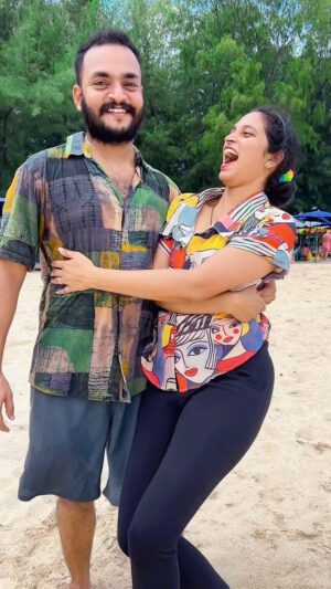 Sravani Varma Samanthapudi Instagram - 😍on trend #bangkokpilla 
#rajanikanth #trending #family #songs