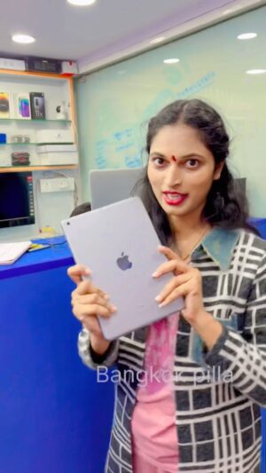 Sravani Varma Samanthapudi Instagram - ☹️iPad ki kannalu yevaru petteru??? #bangkokpilla #telugu #trending #mobile #ipad
