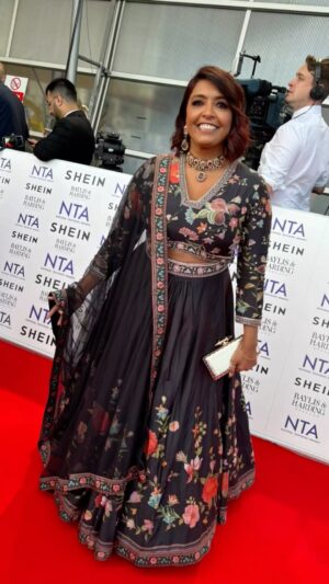 Sunetra Sarker Instagram - Thank you for this stunning outfit @lillysboutiquelondon and @kiarajewelsbylilly for super styling me for the @ntaawards ✨I felt so elegant and comfortable. South Asian fashion at its finest 💫🥂make up & hair by the best duo @francescajordan @makeupcouk