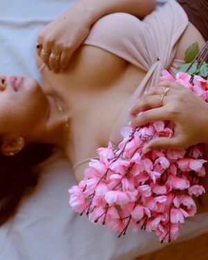 Suriya Praba Instagram - 🌸🫶 

#post #trending #instagram #suriyapraba