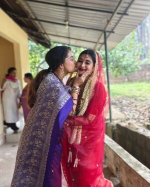 Sushma Nair Instagram - Happy Married life best friend - first Coorg tradition wedding experience | mixed emotions | dance | music | celebration of life and a new chapter 😍🥰😘 

Take care of our girl @preetham_suresh_ 

PS - draped this coorgi style saree by myself 🥰 
A family trip after long time 🧿❤️

#akshithawedspreetham #coorgwedding #coorgbride #coorg