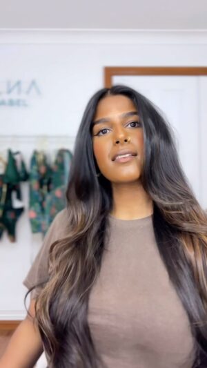 Swarnaa Rajalingam Instagram - A much neeeeeeeeded refresh!! Chopped off all the split ends, got face framing layers, got a gloss to bring life back to the colour. Obsesseddd 🥰 thank you so much @emma_kvhairartistry 😘 

[face framing layers, long layers, new hair, hair transformation, hair transition]

Foundation: @fentybeauty soft lit 
Concealer: @toofaced born this way concealer 
Blush @benefitaustralia in moone 
Lips: @maccosmeticsanz chestnut lipliner and @hudabeautyshop @hudabeauty faux filler gloss in bombshell