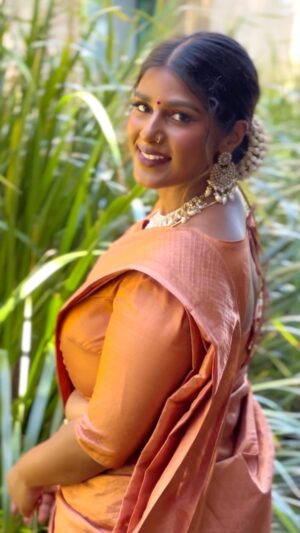 Swarnaa Rajalingam Instagram - There’s no better feeling than repping your roots. I feel so divine elegantly draped in a traditional saree, adorned in our jewellery,  complete with floral pieces in the hair. It’s just an experience that can’t be matched 🤍☺️

[saree lover, kanchipuram saree look, pleated saree look, cream saree, South Indian saree, tamil saree look]

#sareelove #sareelover #southasianfashion #tamilsareelook #sareetransition #southindiansaree #kanchipuramsaree 

🤍 Saree: @thirumanam.melbourne 
🤍 Jewellery: @toshijewels 
🤍 Saree draped: @ashkumaaar