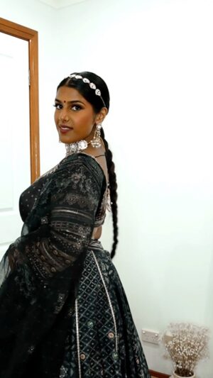 Swarnaa Rajalingam Instagram - a cute transition for my bestie’s sangeet wearing this gooooorgeous @taruntahiliani lehenga from @wearofindia and stunnning jewellery set from @taurshop 💎🖤

Makeup: meee 
Hair: @hairbychristiner 

[#ReelKaroFeelKaro #SouthAsianVibes
#DesiTransition #ReelItFeelIt #TamilTransition #BollywoodTransition #TransitionVideo #BrownGirlMagic]