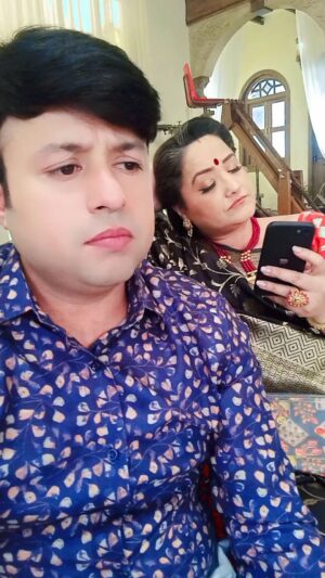 Swati Shah Instagram - Confusion Confusion Confusion 🤣🤣🤣
.
.
.
.
.
.
.
#confusion #reelitfeel #reelsitfeelsit #reelvideo #reelit #reelsinsta #reellovers #reelsindia #comedyreels #comedyvideos #funnyjokes #funnystuff #maabeta #maa #beta #swatishah #sumitaroraofficial #pyaarkapehlanaamradhamohan #radhmohan #onsetmasti #trendingreels #entertainment #actor