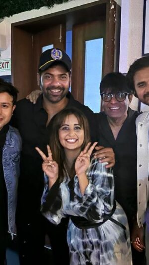 Swati Shah Instagram - Thank you for THE BEST FAREWELL ever guys !! 
I LOVE YOU 🥹💜
Thank you @studiolsd_ for everything 😘

#shabirahluwalia #neeharikaroy #sambhabanamohanty
#prateekshah #swatishah #rajulodhia #sumitarora 
#keertinagpure #poojakava #ranveersinghmallik 
#akhiyangulaab #teribaatonmeinaisauljhajiya 
#instareels #PyarKaPehlaNaamRadhaMohan