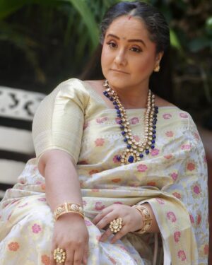 Swati Shah Instagram - Where elegance meets tradition. 

Stores: Chandigarh-Indore-Dehradun-Vadodara-Varanasi-Bhopal

@swaragshah is wearing our Pure Silk Saree with detailed zari work all over the saree creating timeless elegance.