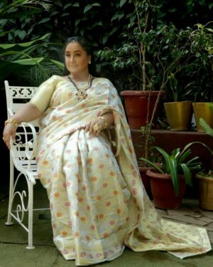 Swati Shah Instagram - Where elegance meets tradition. 

Stores: Chandigarh-Indore-Dehradun-Vadodara-Varanasi-Bhopal

@swaragshah is wearing our Pure Silk Saree with detailed zari work all over the saree creating timeless elegance.