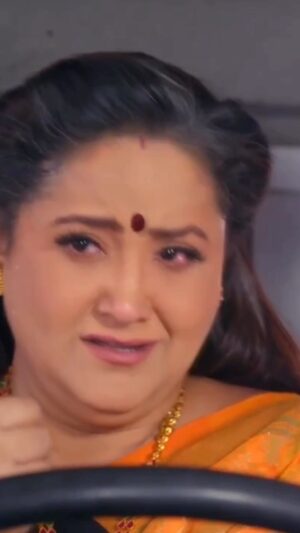 Swati Shah Instagram - Finally….Mohan saves Radha..pyaar kaa pehla naam Radha Mohan @zeetv 
@studiolsd_ 
@itsprateeksharma 
@prateekshah1 @shabirahluwalia @theneeharikaroyofficial @sambhabana_mohanty 
@manishaapurohit @vaidrekha 
@reeza_choudhary67_actor 
@sumitaroraaofficial @poojakavaaa @lodhiaraju @ameeta8384 @sukanya_kashyap_