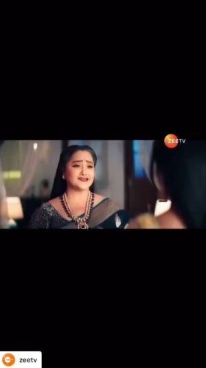 Swati Shah Instagram - Saazishon se ghiri Radha…KADAMBARI ke rachay gaye chakrahvuyu se kaise bachaygi Radha apne parivaar ko… 
Pyaar kaa pehla naam Radha mohan ..Monday to Sunday only on @zeetv
