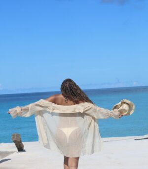 Sydney Mitchell Instagram - Like fine wine, I just get better with time ♎️🥳