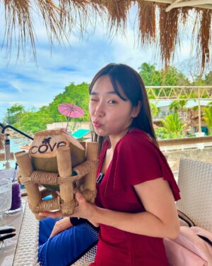 Sylvia Kim Instagram - 사랑해울가족!!!!!
new video is up!! family in cebu but life is so unpredictable 😓 thank you so much for the great food and service @themarkcruise 🩵🩵