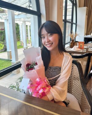 Sylvia Kim Instagram - 사랑해울가족!!!!!
new video is up!! family in cebu but life is so unpredictable 😓 thank you so much for the great food and service @themarkcruise 🩵🩵