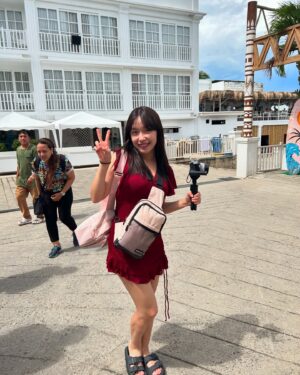 Sylvia Kim Instagram - 사랑해울가족!!!!!
new video is up!! family in cebu but life is so unpredictable 😓 thank you so much for the great food and service @themarkcruise 🩵🩵