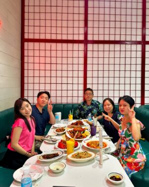 Sylvia Kim Instagram - 사랑해울가족!!!!!
new video is up!! family in cebu but life is so unpredictable 😓 thank you so much for the great food and service @themarkcruise 🩵🩵