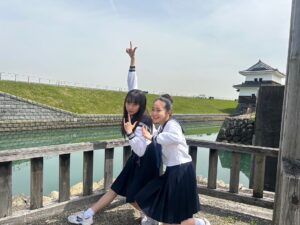 Tamaki Shiratori Instagram - ⁡
⁡
映画「アイミタガイ」オフショット📷
⁡
現場も休みの日も、華ちゃんとずっと一緒に過ごしました。
色々話したり、歌ったり、笑ったりしながら
梓と叶海の関係を作ることが出来ました😊
⁡
#アイミタガイ 
#11月1日公開