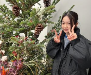 Tamaki Shiratori Instagram - ⁡
⁡
メリークリスマス🎅🏻🎄
⁡
クリスマスいかがお過ごしですか？
私は家族とゲームをしたりしてまったり過ごしています！！
⁡
風邪が流行っているので、体調に気をつけながら年末を楽しんでくださいね😊
⁡
#topcoat 
#白鳥玉季