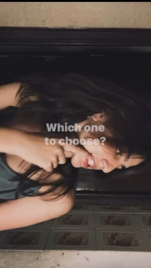 Taniya Oberoi Instagram - I fell in love with mm 
.
.
#love #instagood #instagram #follow #fashion #like #explore #trending #explorepage #photography #newdrop #twogirls