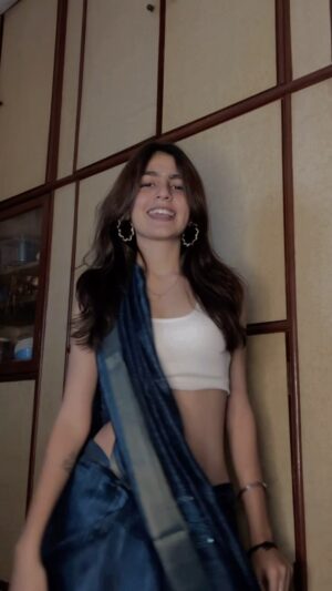 Taniya Oberoi Instagram - aao kabhi haveli pe 🧟‍♀️💙
.
.
#love #instagood #instagram #follow #like #fashion #trending #explore #photography #explorepage #dance