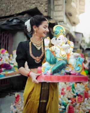 Tanu Rawat Instagram - Happy Ganesh Chaturthi❤️🙏🏻
Shot & Edit - @aman_pokhriyal_official 
#tanurawat33 #ganeshchaturthi