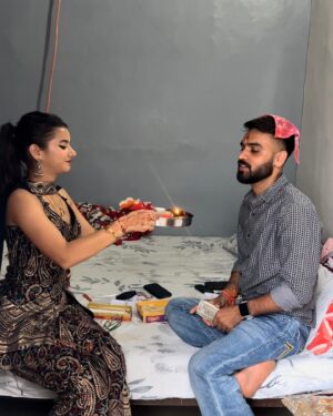 Tanu Rawat Instagram - Happy Raksha Bandhan❤️
#tanurawat33