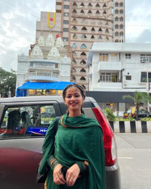 Tanu Rawat Instagram - Mahalaxmi mandir mumbai❤️🙏🏻
#mahalaxmi #maa