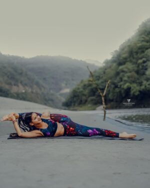 Tanu Rawat Instagram - Happy international yoga day❤️🧘‍♀️

Pic click by-: @iamarshadkhanphotography0 ❤️
Edit by-: @alex_pixels_ ❤️