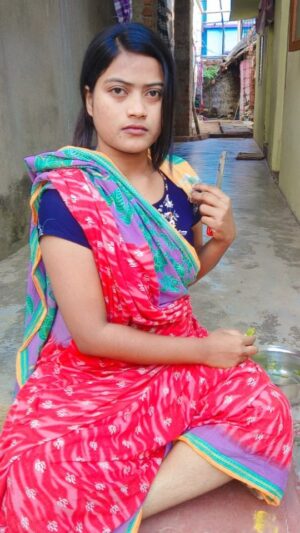 Tejaswini Nayak Instagram - Chi chi ghara kou jogonikhia deinahananti😂😂😂😂
.
.
.
#odiacomedy #odisha #foryou #odiareels #trendingreels #viral #instagood #instagram #insta_girl_teju