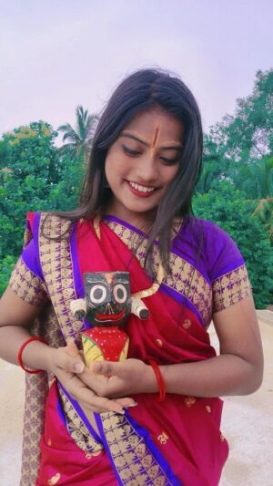 Tejaswini Nayak Instagram - Chari dhama bhita ru gotie dhama🙏
.
.
.
#JaiJagannath #odiareels #trendingreels #viral #instagood #insta_girl_teju #instagram #foryou