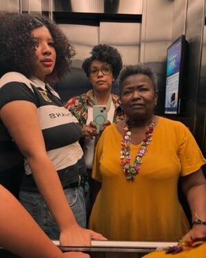 Thalma de Freitas Instagram - #tbt dessa semana 
Cosmopolitan com @pikinininha 
#wmeawards com @ceu 
Caetano & Bethânia com IanBlackers
Família no elevador 
Minha criança pronta pra formatura 
Amo a parceria@pikycandeias.comunicacao 
Olha ela aqui @preta.velha ❣️
@musicahenriquearaujo é sensacional!
Fica a dica 🙌🏾