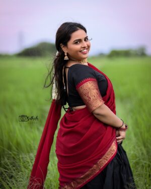 Thamizhvani Instagram - இனிய தீபாவளி நல்வழுத்துகள் 🪔🥳

Let the Diwali celebrations begin—bring on the sweets, lights, and joy! 🥳🥳

Half saree: @devyash_designs 
Photographer: @sathish_photography49