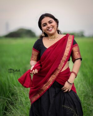 Thamizhvani Instagram - இனிய தீபாவளி நல்வழுத்துகள் 🪔🥳

Let the Diwali celebrations begin—bring on the sweets, lights, and joy! 🥳🥳

Half saree: @devyash_designs 
Photographer: @sathish_photography49