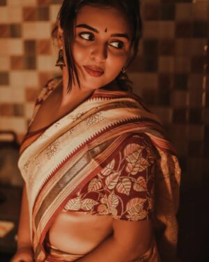 Thamizhvani Instagram - This song hit's different🤎💫
fav song of @immancomposer

@sat_narain 🤍
Thank you for the beautiful capture 🫶🏻🫶🏻

#fyp #sunshine #photogram #favsong #favspot