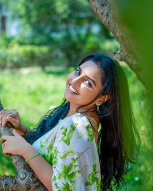 Thamizhvani Instagram - Cherishing 🍏💚

Potrait by @mcgstudio8216

#potrait #instapost #instafashion #instadaily #instagood #instatrending #photography #saree #sareelove #sareelover #greensaree #sunset #tamil  #insta #fyp #explore #instagram